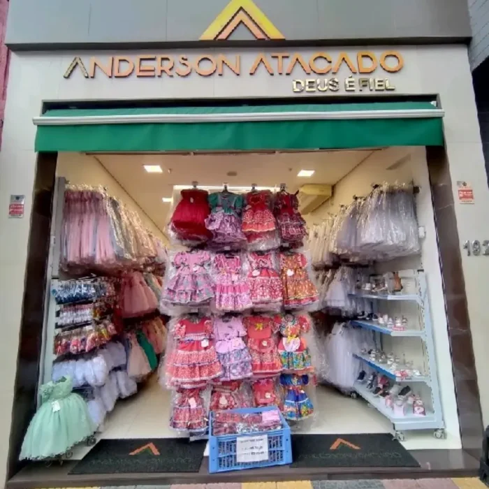 anderson-atacado-vestidos-rua-mendes-goncalves-192_fachada_200520251144