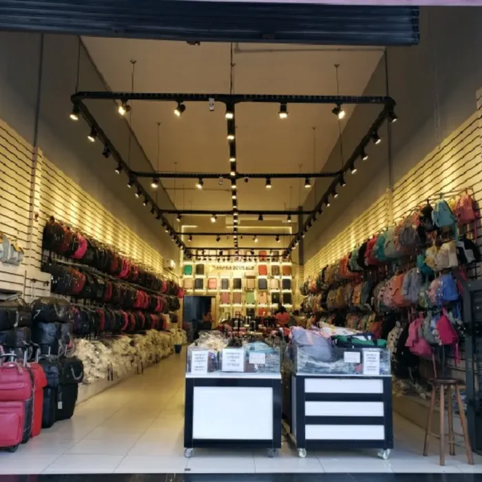 arara-dourada-rua-barao-de-ladario-879