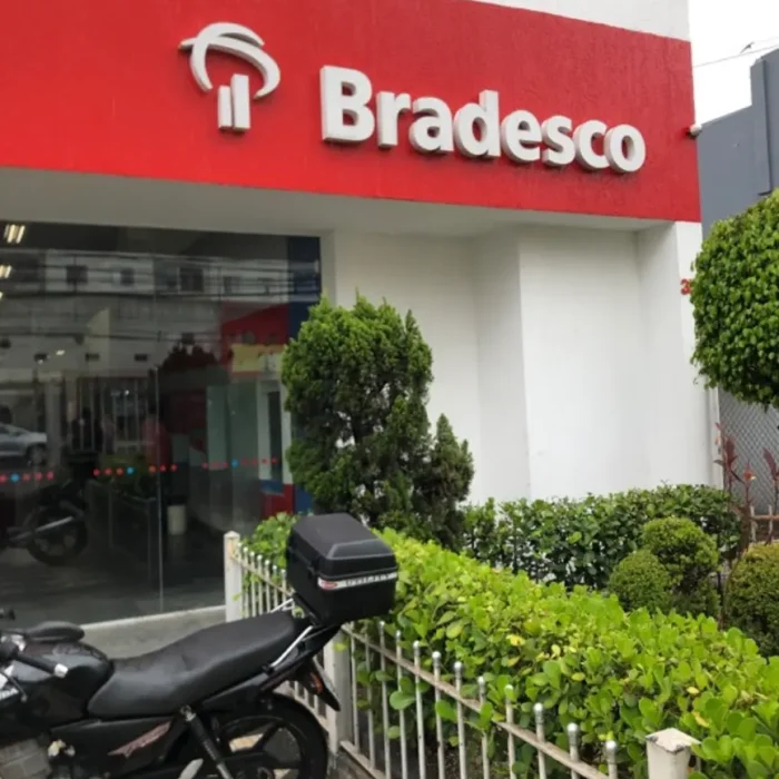 banco-bradesco-avenida-celso-garcia-351_fachada_091220251306