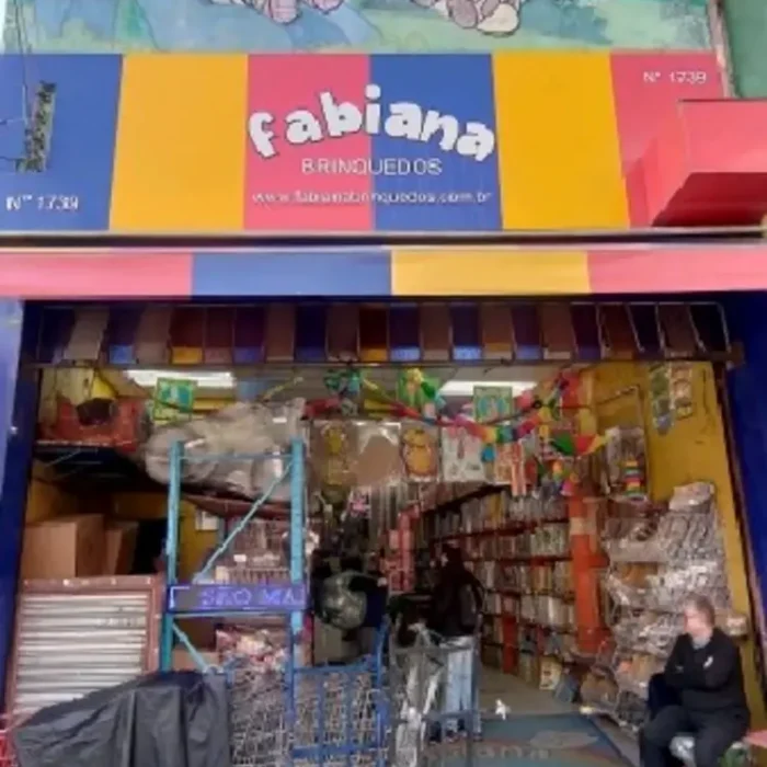 fabiana-brinquedos-rua-rio-bonito-1739_fachada_.webp