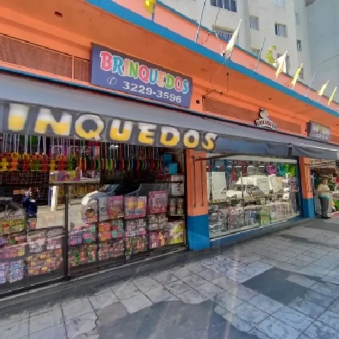 guritoys-rua-rio-bonito-1699_fachada_-2