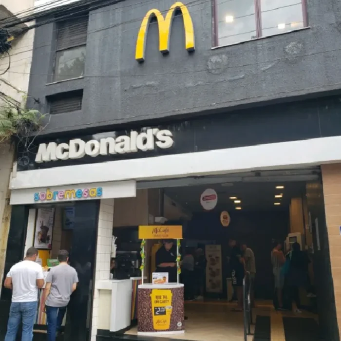 mcdonalds-rua-maria-marcolina-440