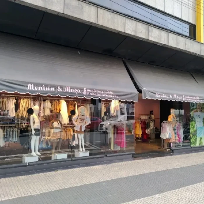 menina-e-moca-rua-doutor-costa-valente-206