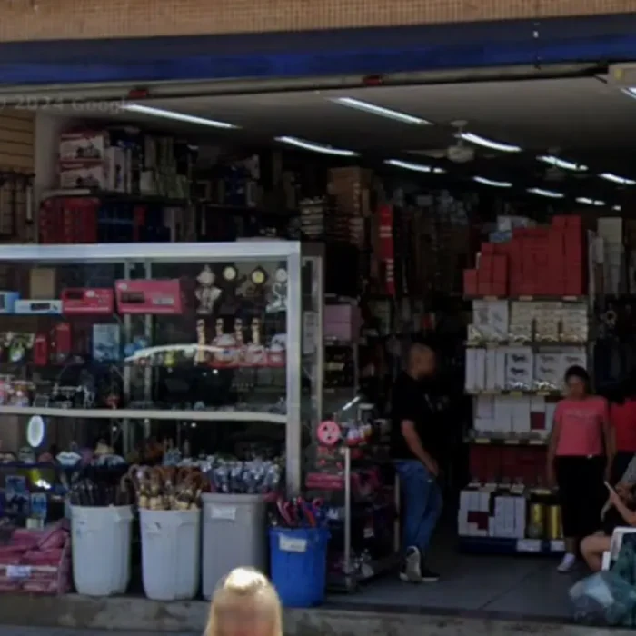 willy-presentes-avenida-vautier-556_fachada_